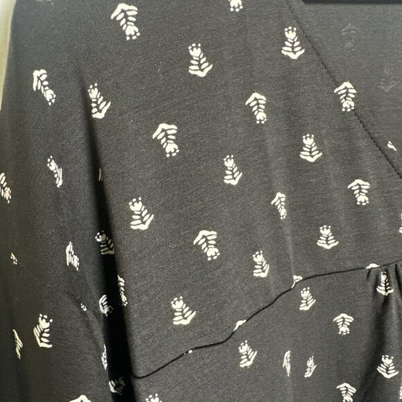 Garnet Hill Medium Artist Skeleton Bones Graphic Tee Top Tencel Lyocel Coastal - Picture 7 of 11